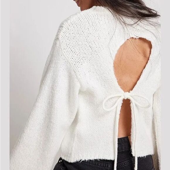 White Open Back Knit Sweater with Oversized Sleeves - Picture 1 of 2